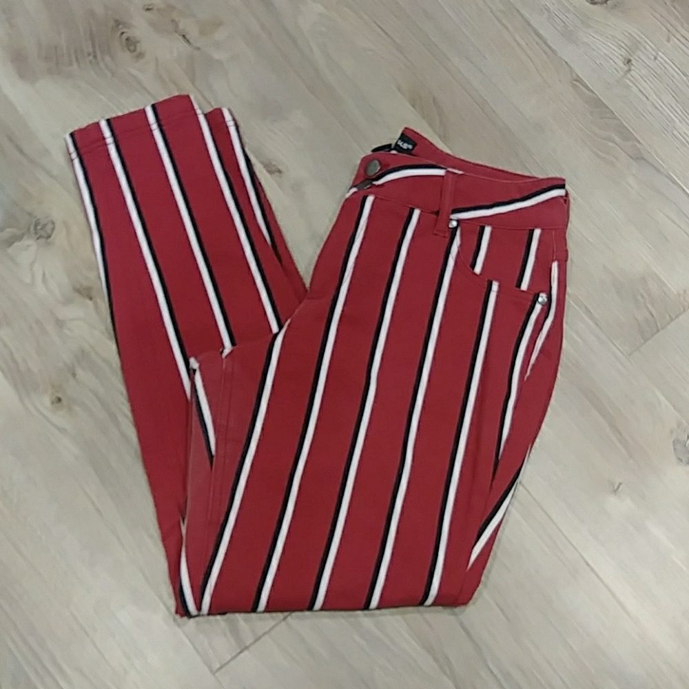 Body By Us Women's pants.